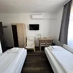 Hbh Bajor Soerhaz Solyomfeszek Panzio 3* Казинцбарцика
