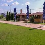 Hbh Bajor Soerhaz Solyomfeszek Panzio Отель типа 