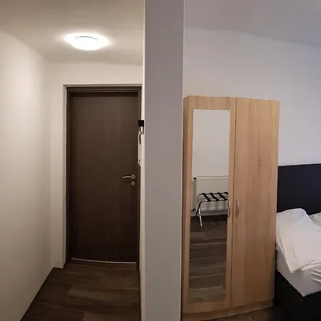 Hbh Bajor Soerhaz Solyomfeszek Panzio Kazincbarcika