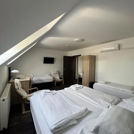 Bed & Breakfast Hbh Bajor Soerhaz Solyomfeszek Panzio Kazincbarcika