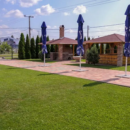 Hbh Bajor Sörház, étterem és Panzió Alojamento de Acomodação e Pequeno-almoço 2*