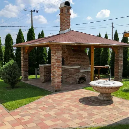 Hbh Bajor Soerhaz Solyomfeszek Panzio B&B