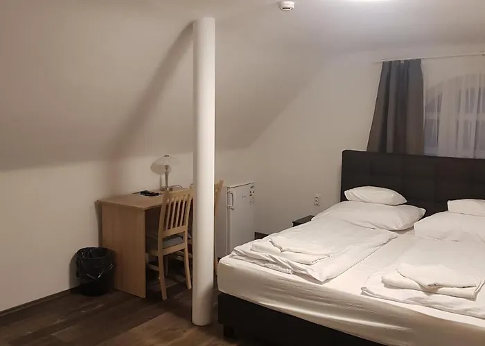 Hbh Bajor Soerhaz Solyomfeszek Panzio فندق مبيت وإفطار 3*