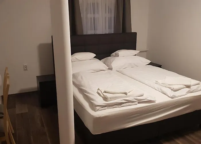 Hbh Bajor Sörház, étterem és Panzió 3*