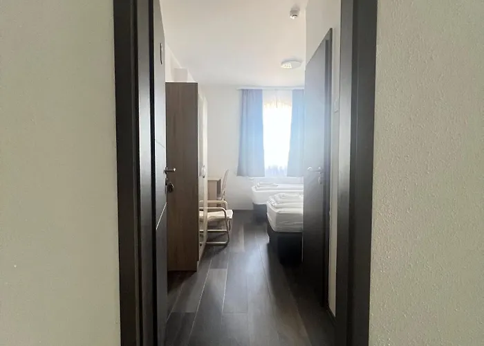 Hbh Bajor Soerhaz Solyomfeszek Panzio فندق مبيت وإفطار 3*
