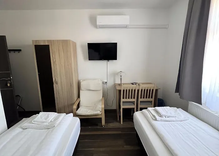 Hbh Bajor Soerhaz Solyomfeszek Panzio 3* كزينكبرسكا