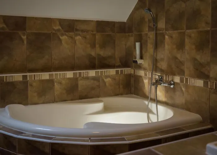 Hbh Bajor Sörház, étterem és Panzió Bed & Breakfast 3*